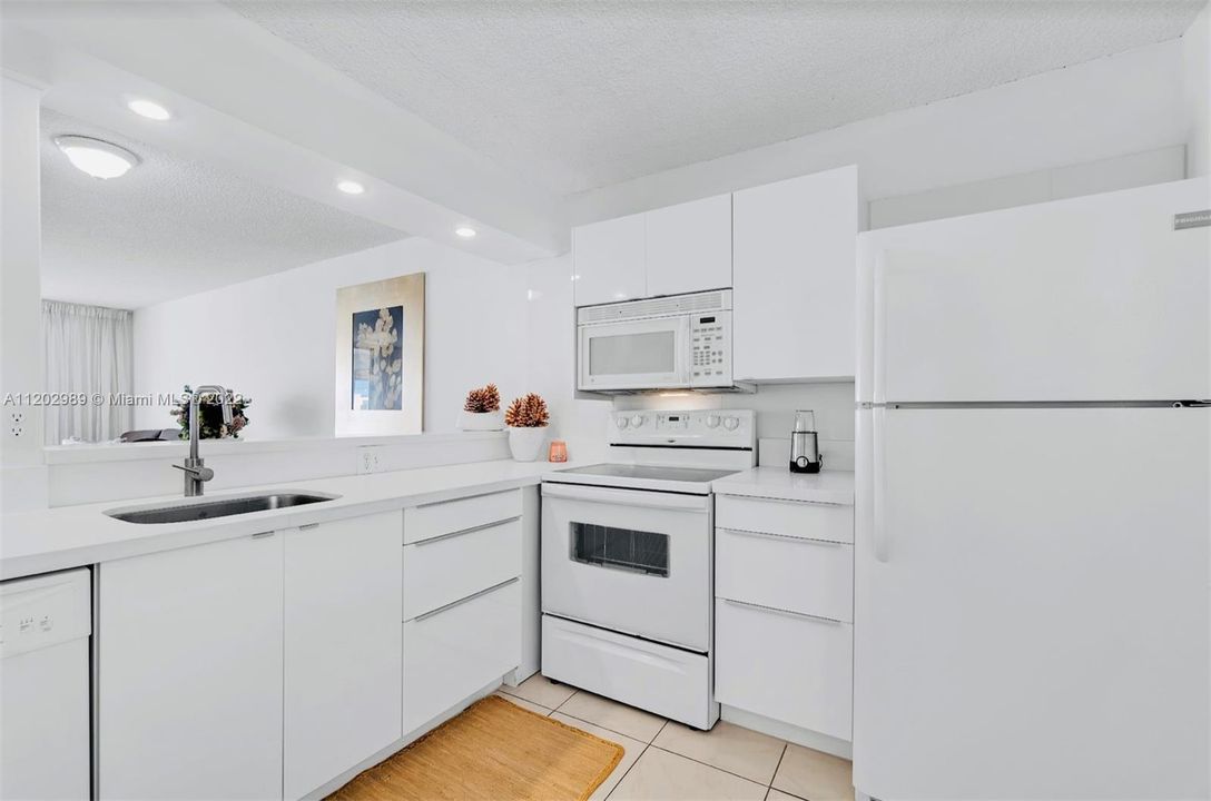 Recently Sold: $229,000 (1 beds, 1 baths, 812 Square Feet)