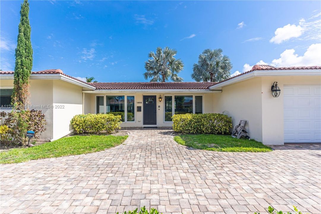Recently Sold: $1,200,000 (3 beds, 2 baths, 2020 Square Feet)
