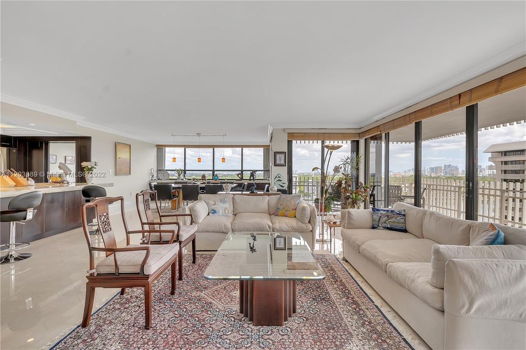 Recently Sold: $2,349,000 (3 beds, 2 baths, 2614 Square Feet)