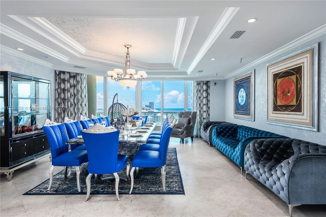 合同活跃: $5,495,000 (4 贝兹, 4 浴室, 4370 平方英尺)
