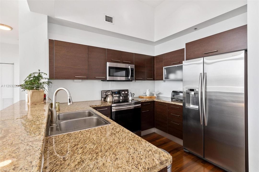 Recently Sold: $685,000 (2 beds, 2 baths, 1059 Square Feet)