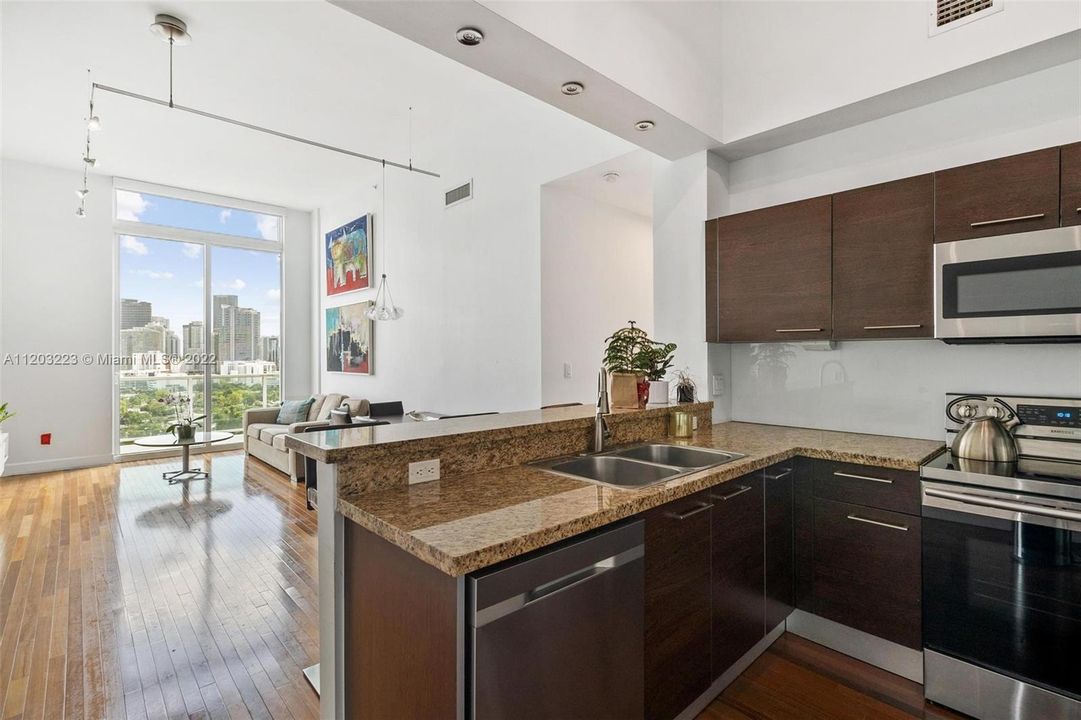 Recently Sold: $685,000 (2 beds, 2 baths, 1059 Square Feet)