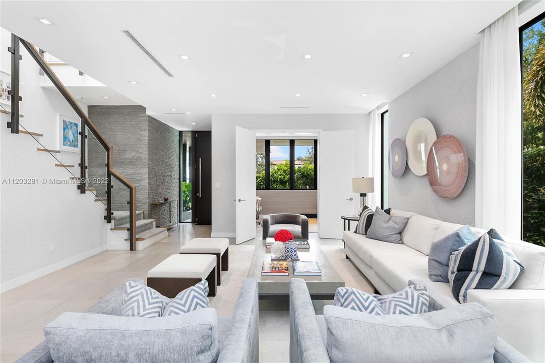 Recently Sold: $8,995,000 (5 beds, 5 baths, 4524 Square Feet)