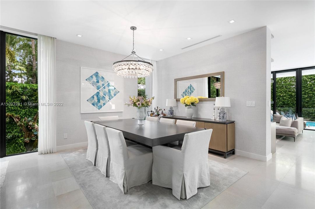 Recently Sold: $8,995,000 (5 beds, 5 baths, 4524 Square Feet)