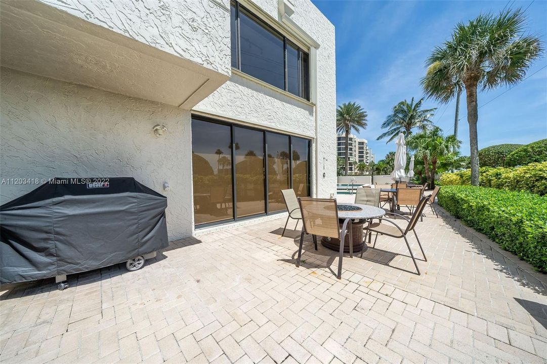 Recently Sold: $3,295,000 (3 beds, 2 baths, 2554 Square Feet)