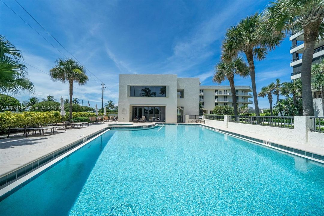 Recently Sold: $3,295,000 (3 beds, 2 baths, 2554 Square Feet)