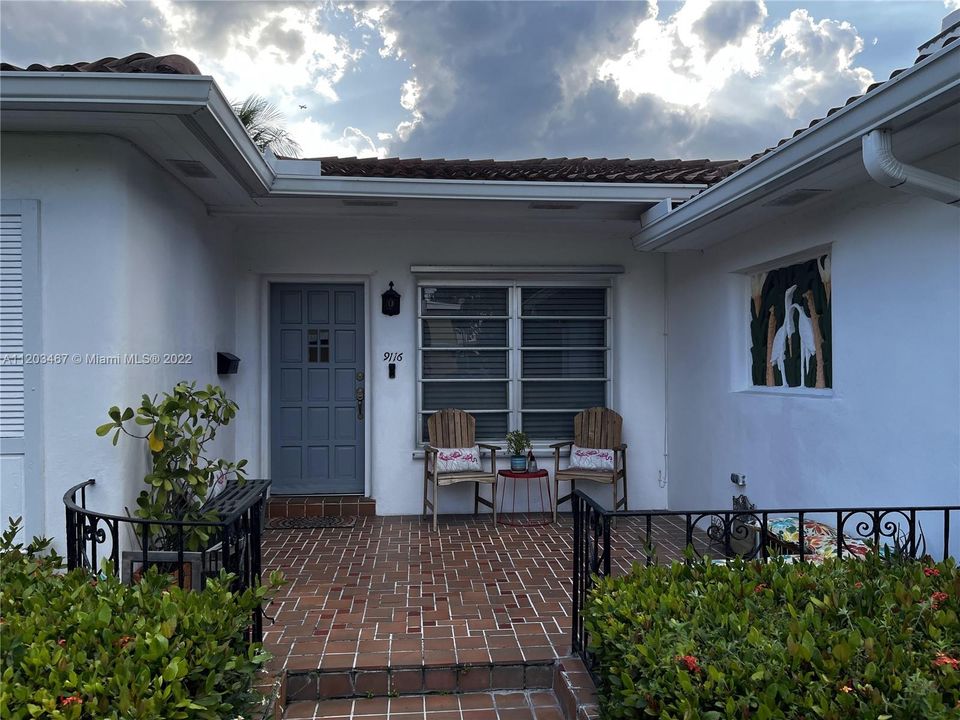 Recently Sold: $1,295,000 (3 beds, 2 baths, 1507 Square Feet)