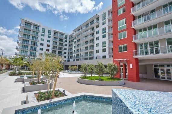 Recently Rented: $2,600 (1 beds, 1 baths, 726 Square Feet)