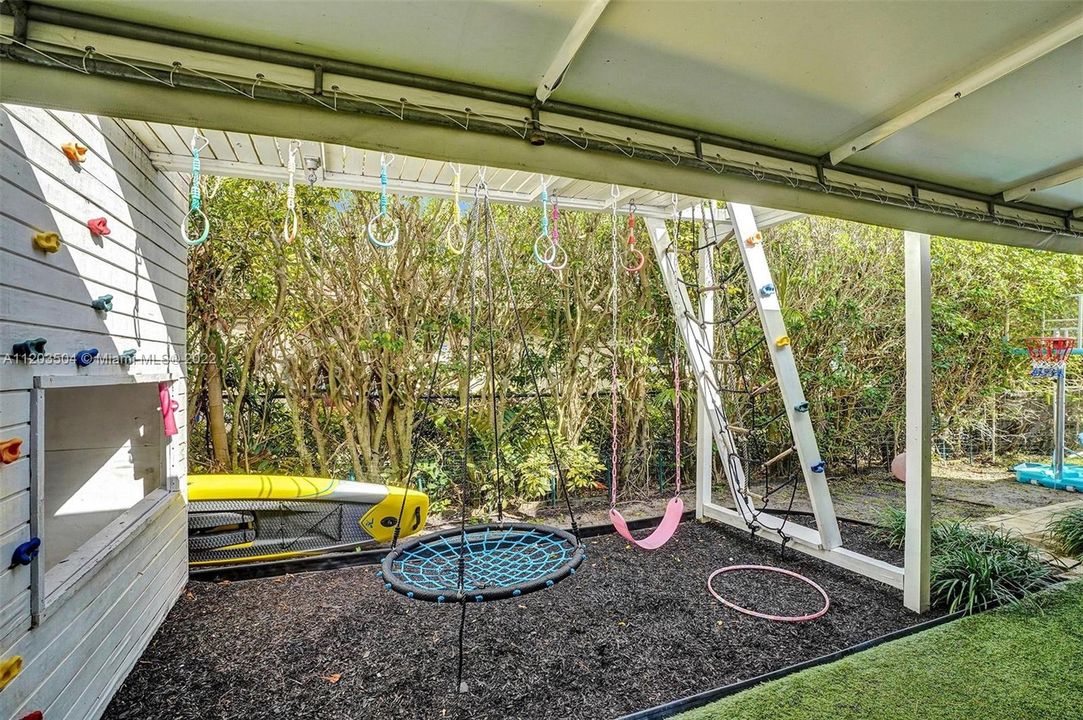 Recently Rented: $12,500 (4 beds, 3 baths, 2319 Square Feet)