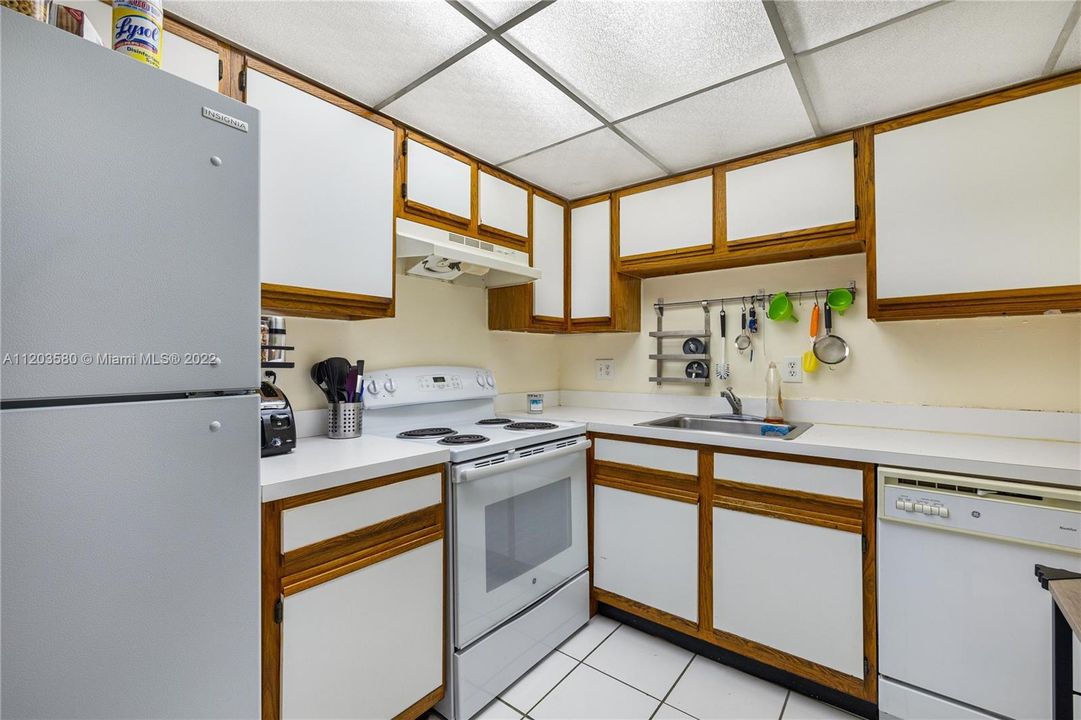 Recently Sold: $180,000 (1 beds, 1 baths, 703 Square Feet)