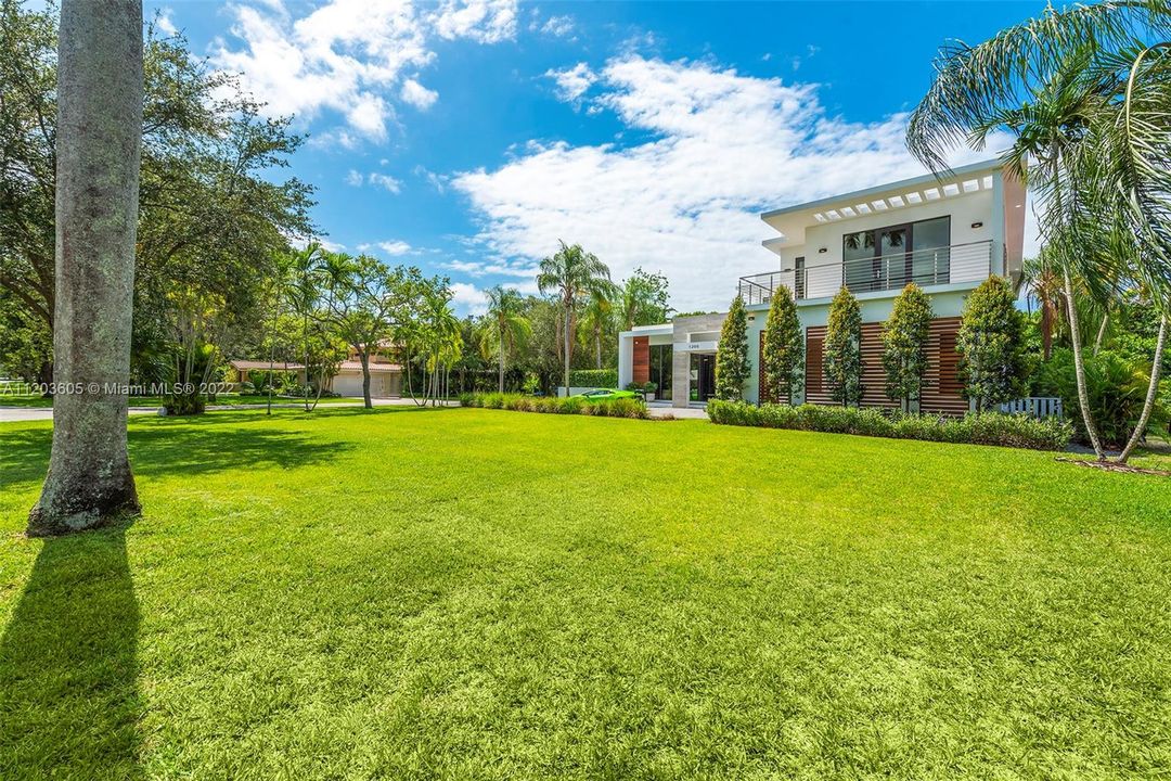 Recently Sold: $4,500,000 (5 beds, 5 baths, 4172 Square Feet)