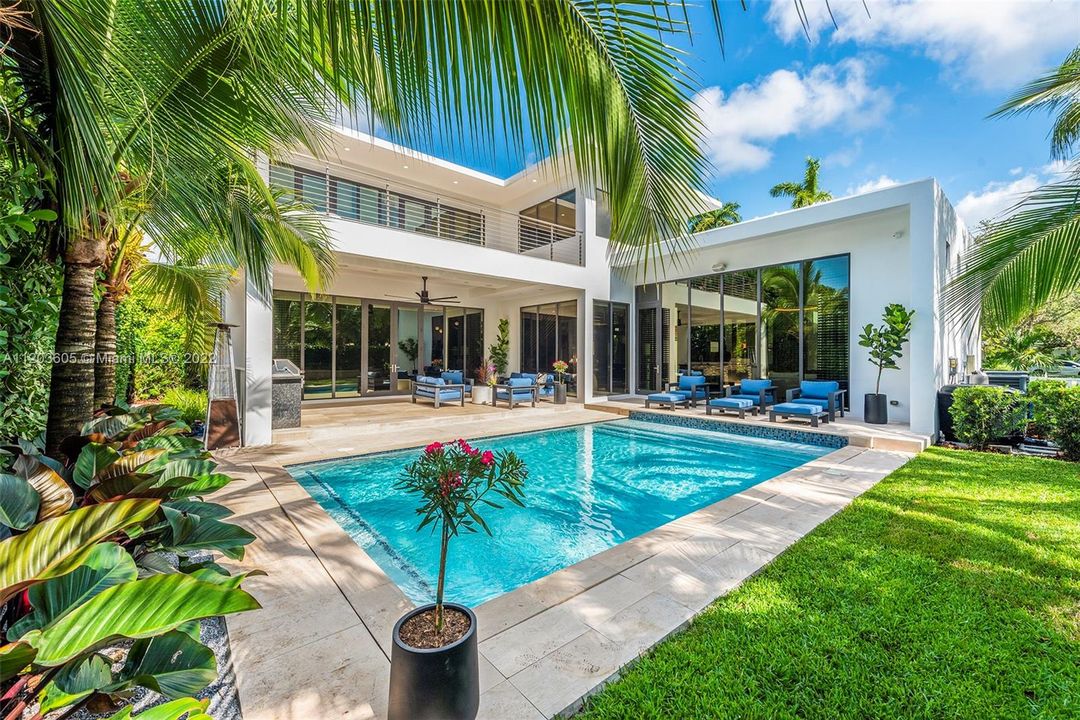 Recently Sold: $4,500,000 (5 beds, 5 baths, 4172 Square Feet)