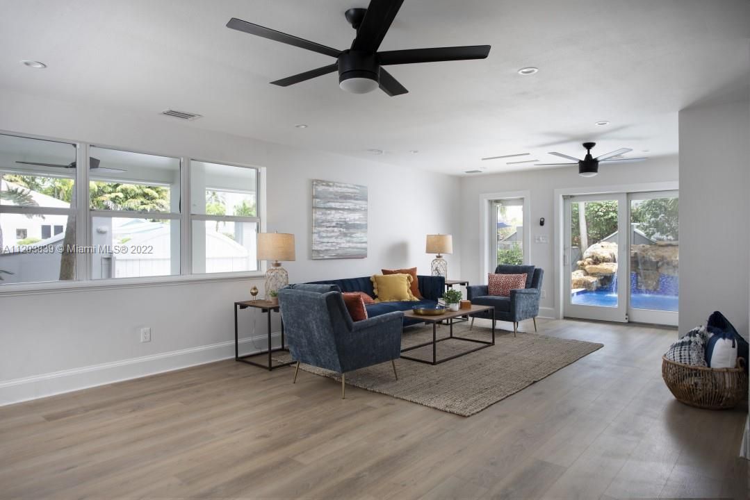 Recently Sold: $1,549,000 (3 beds, 3 baths, 1680 Square Feet)