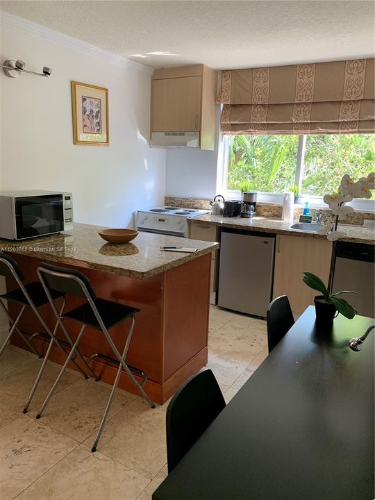 For Sale: $620,000 (1 beds, 1 baths, 650 Square Feet)
