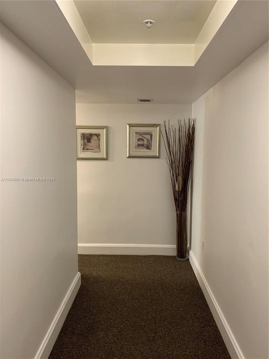 For Sale: $620,000 (1 beds, 1 baths, 650 Square Feet)