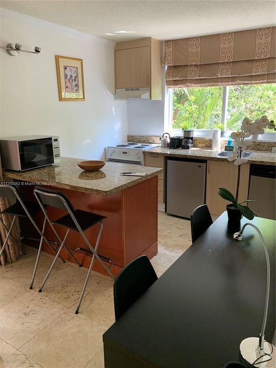 For Sale: $620,000 (1 beds, 1 baths, 650 Square Feet)
