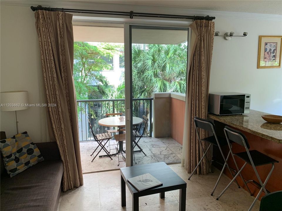 For Sale: $620,000 (1 beds, 1 baths, 650 Square Feet)