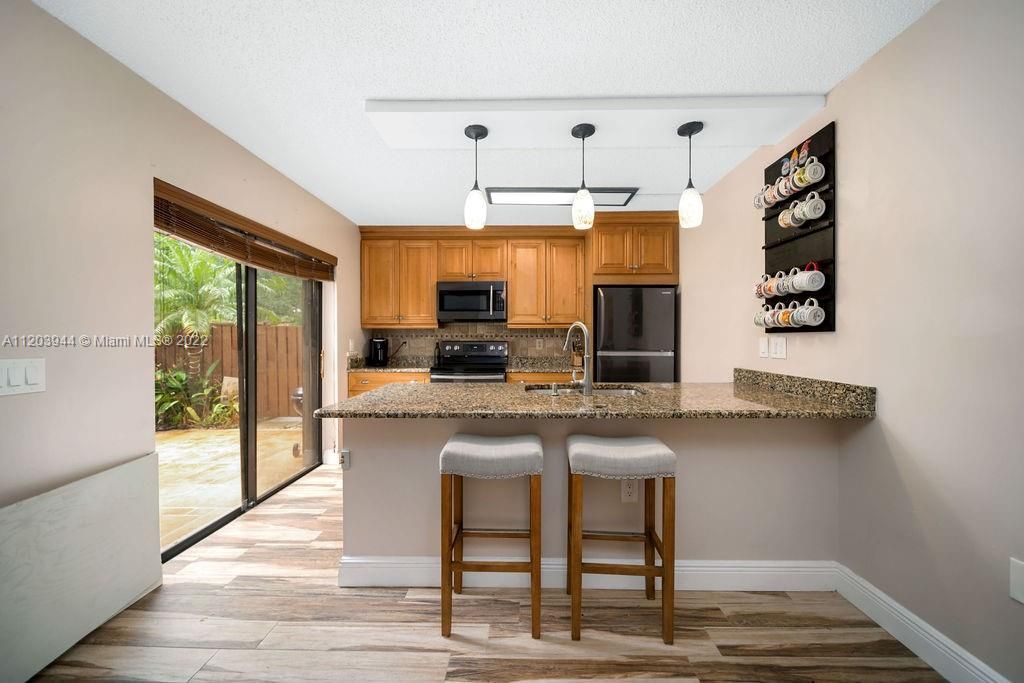 Recently Sold: $335,000 (2 beds, 2 baths, 1264 Square Feet)