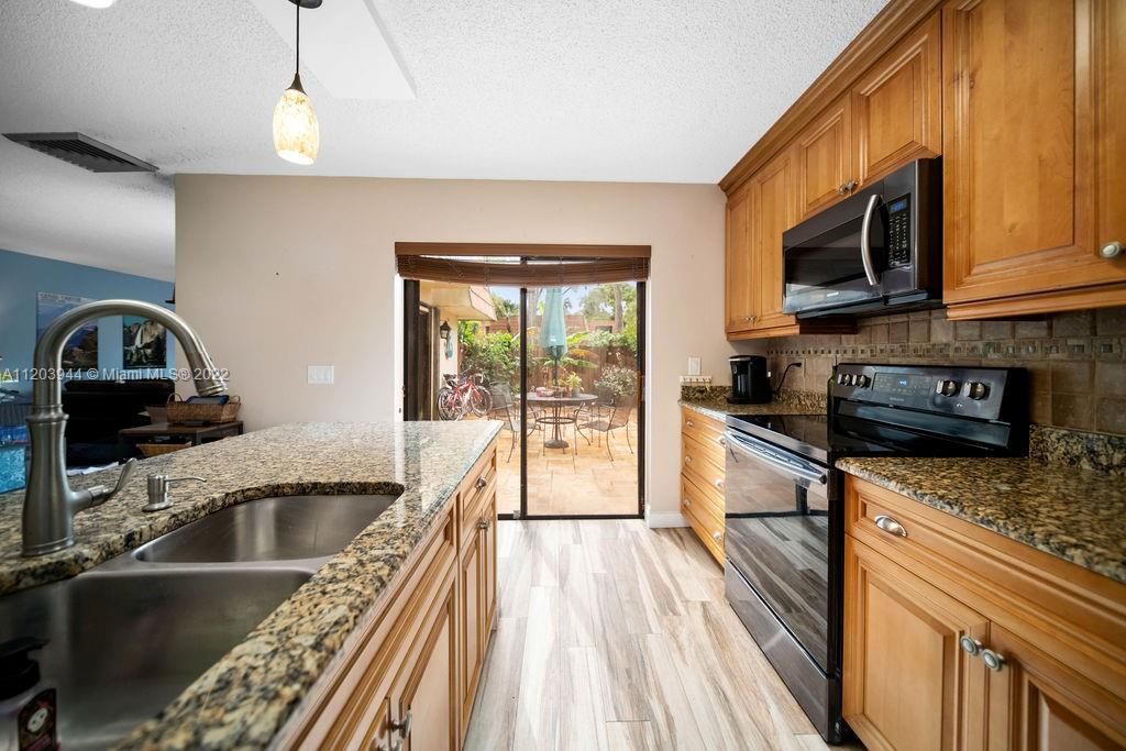 Recently Sold: $335,000 (2 beds, 2 baths, 1264 Square Feet)