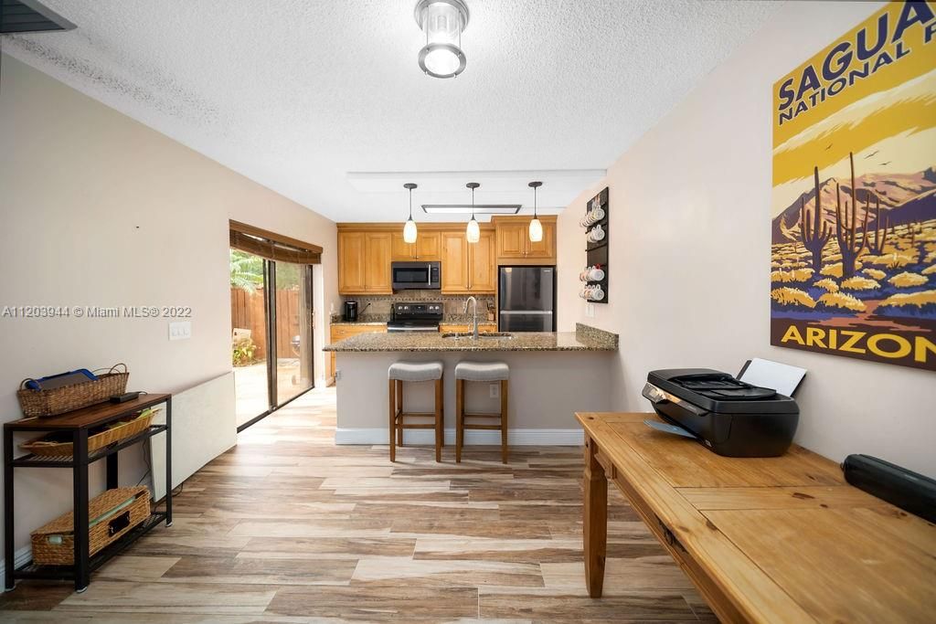 Recently Sold: $335,000 (2 beds, 2 baths, 1264 Square Feet)