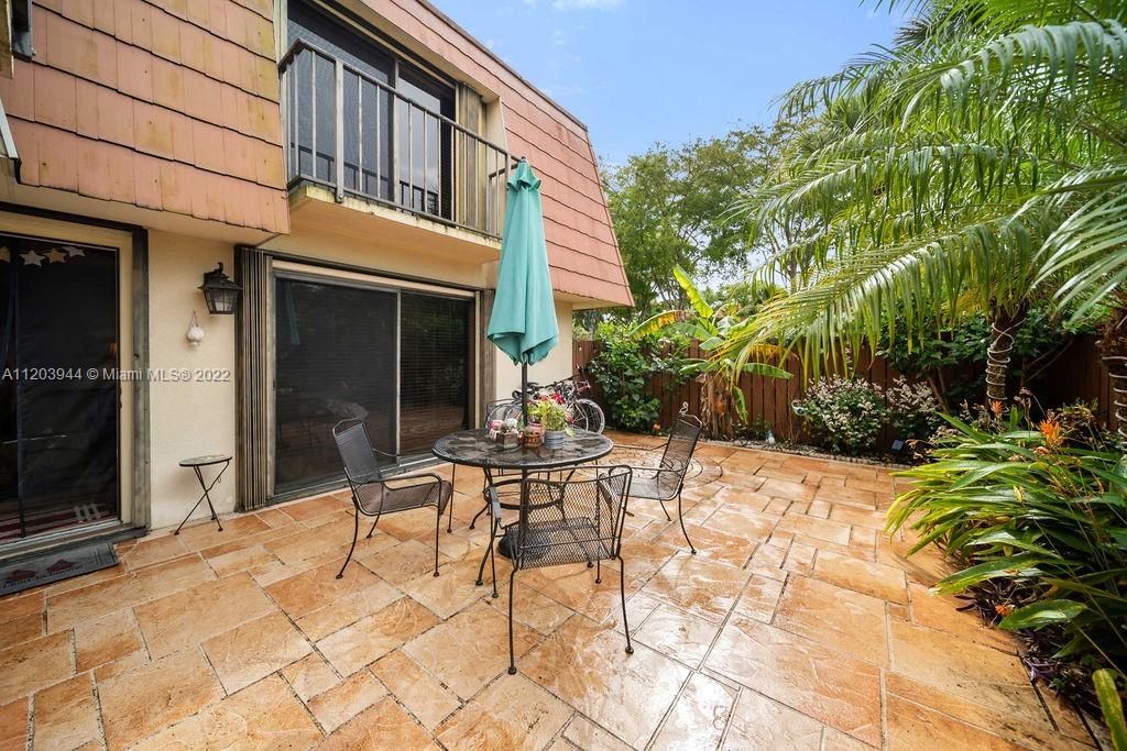 Recently Sold: $335,000 (2 beds, 2 baths, 1264 Square Feet)