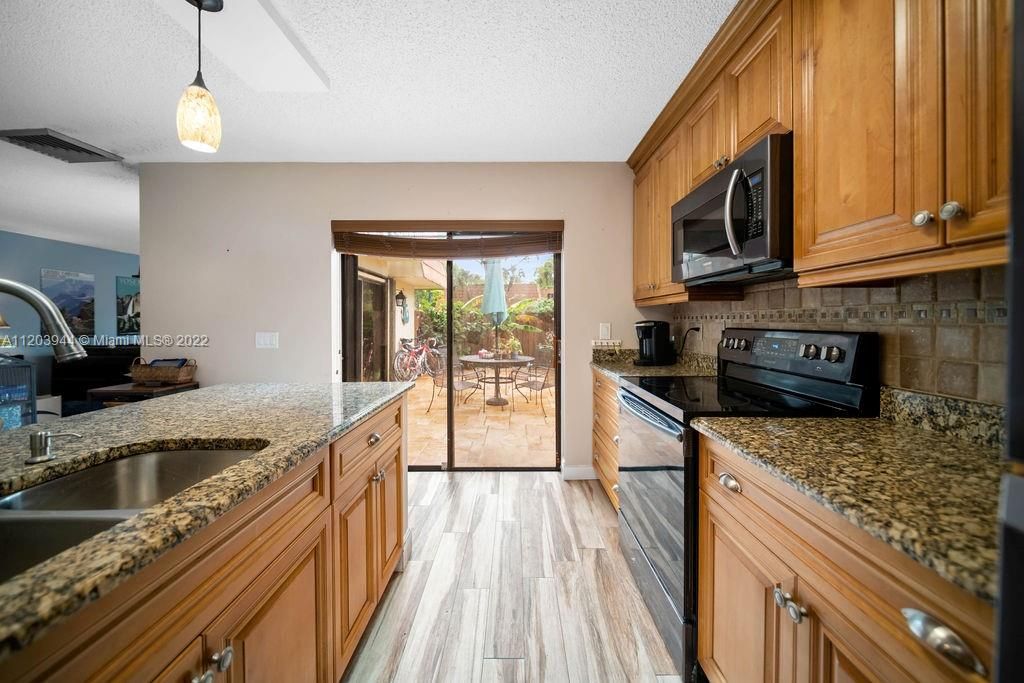 Recently Sold: $335,000 (2 beds, 2 baths, 1264 Square Feet)