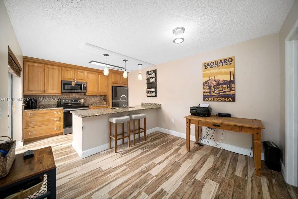 Recently Sold: $335,000 (2 beds, 2 baths, 1264 Square Feet)