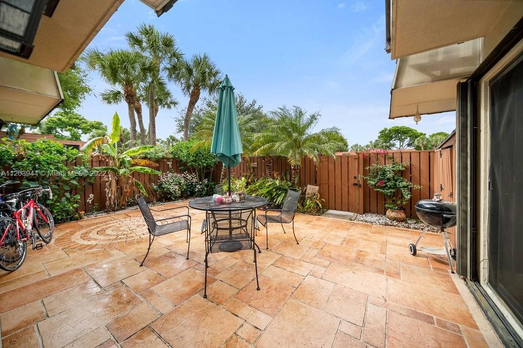 Recently Sold: $335,000 (2 beds, 2 baths, 1264 Square Feet)