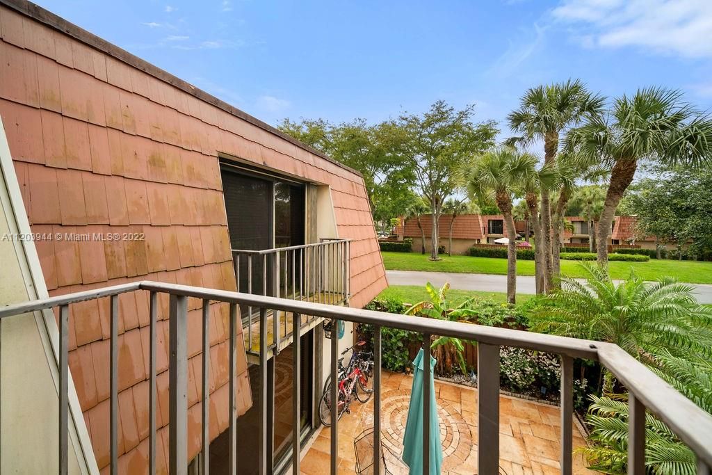 Recently Sold: $335,000 (2 beds, 2 baths, 1264 Square Feet)