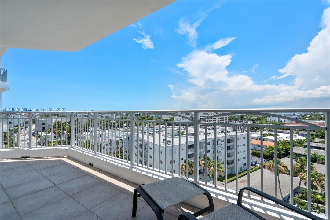 Recently Sold: $1,399,999 (3 beds, 2 baths, 1833 Square Feet)