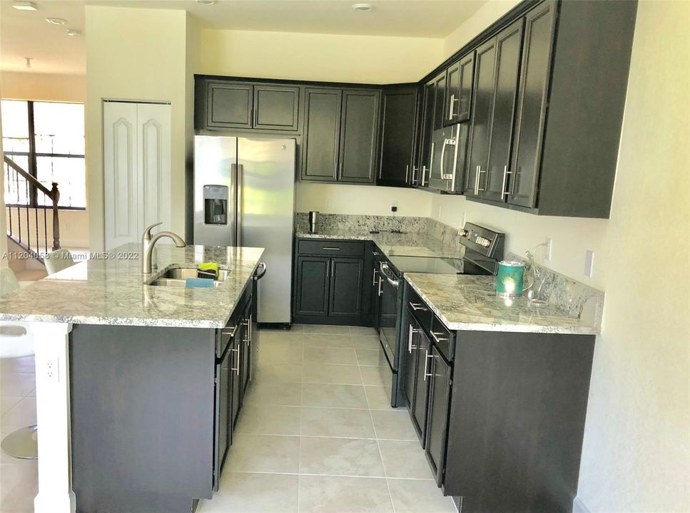 Recently Sold: $300,000 (3 beds, 2 baths, 1685 Square Feet)