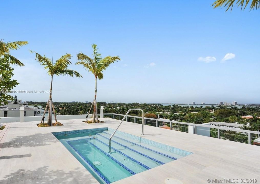 Recently Sold: $995,000 (2 beds, 2 baths, 1335 Square Feet)