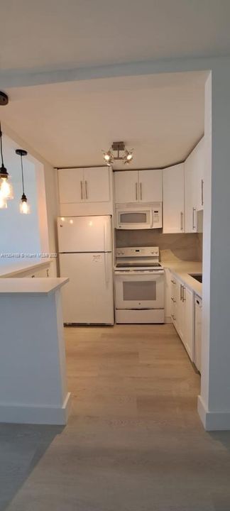 For Sale: $150,000 (1 beds, 1 baths, 663 Square Feet)