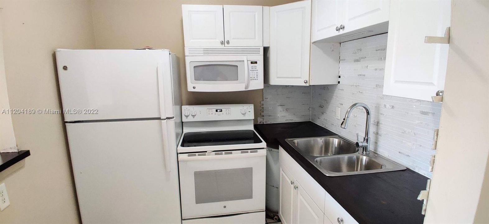 For Sale: $150,000 (1 beds, 1 baths, 663 Square Feet)