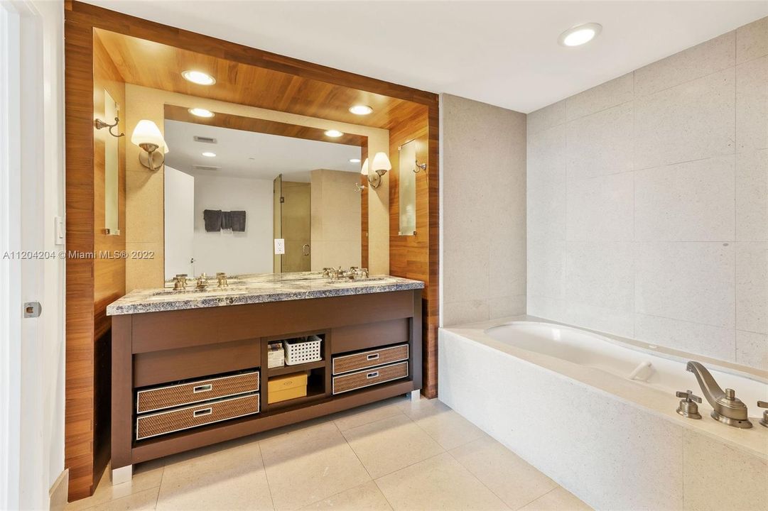 Недавно продано: $925,000 (2 спален, 2 ванн, 1093 Квадратных фут)