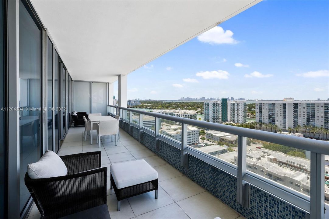 Recently Sold: $925,000 (2 beds, 2 baths, 1093 Square Feet)