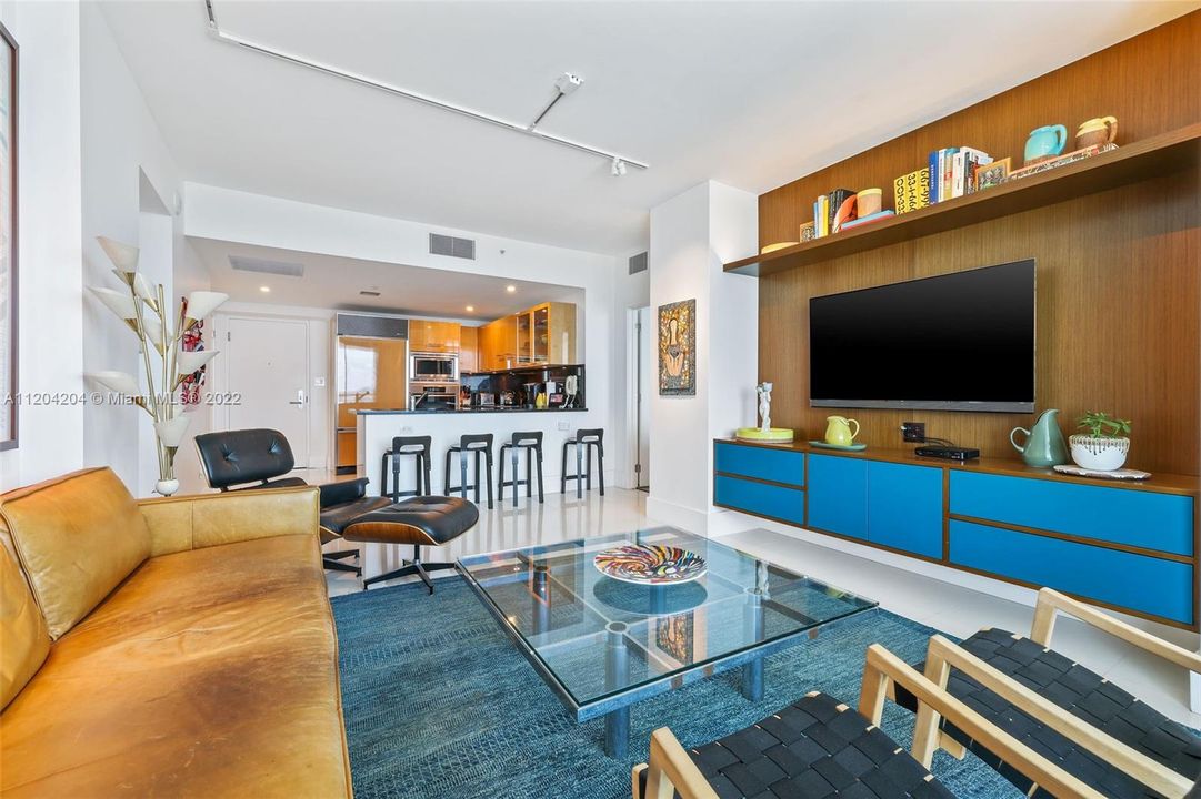 Recently Sold: $925,000 (2 beds, 2 baths, 1093 Square Feet)