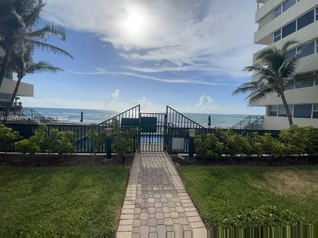 最近租的: $3,000 (2 贝兹, 2 浴室, 1150 平方英尺)