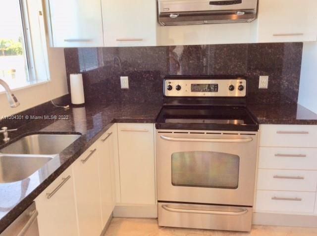 最近租的: $3,000 (2 贝兹, 2 浴室, 1150 平方英尺)