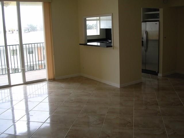 最近租的: $3,000 (2 贝兹, 2 浴室, 1150 平方英尺)