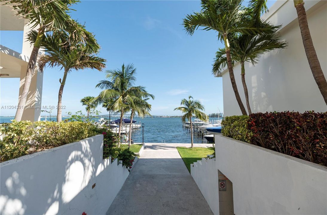 Recently Sold: $1,580,000 (3 beds, 3 baths, 2541 Square Feet)