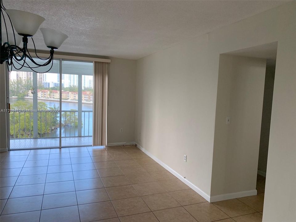 Recently Sold: $275,000 (2 beds, 2 baths, 1027 Square Feet)
