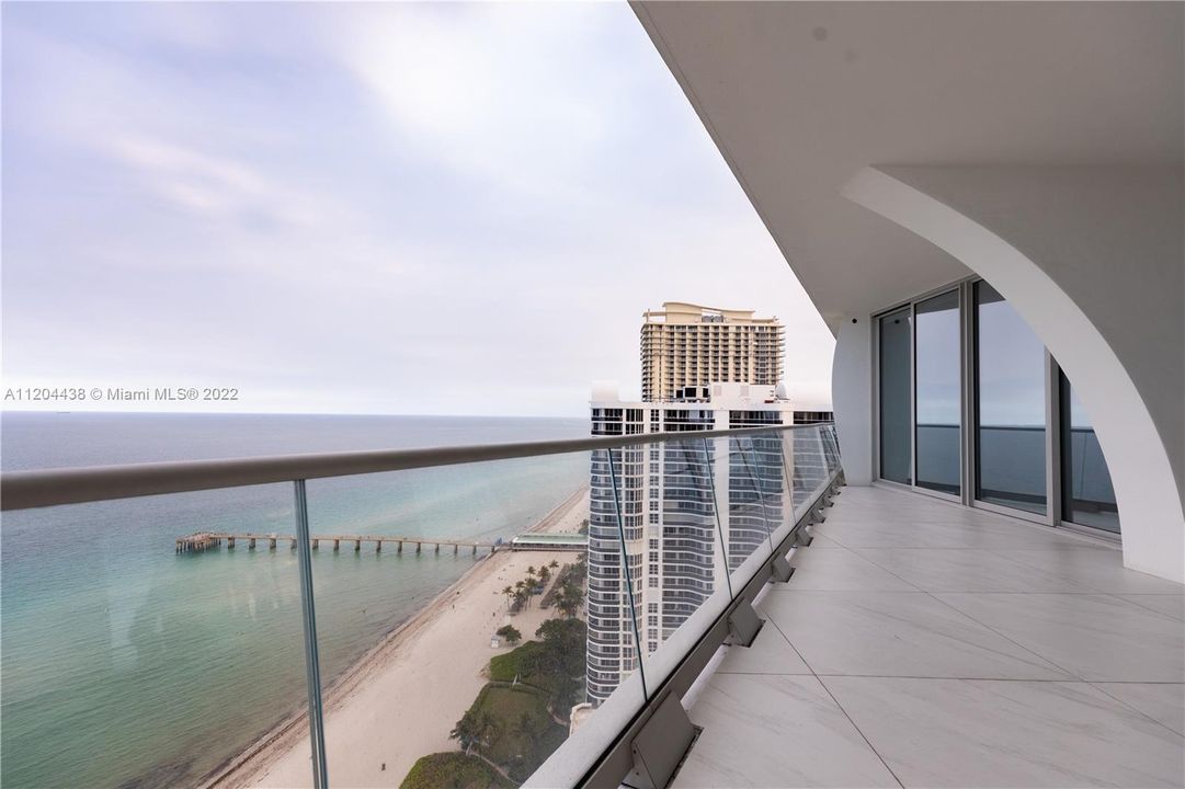 Recently Sold: $4,290,000 (3 beds, 4 baths, 2496 Square Feet)