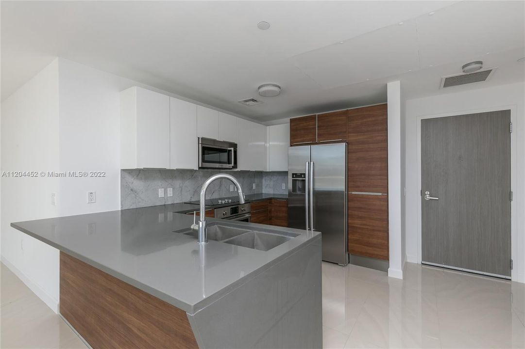 Recently Sold: $495,000 (1 beds, 1 baths, 836 Square Feet)