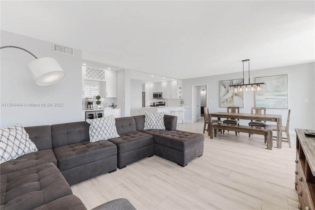 Recently Sold: $985,000 (3 beds, 2 baths, 1271 Square Feet)