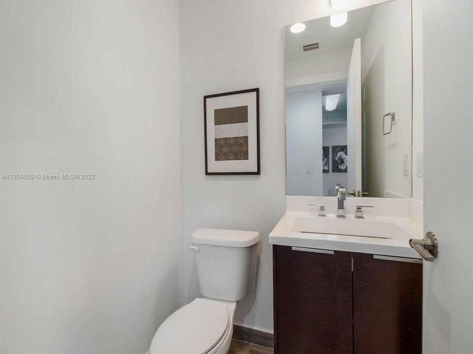 最近售出: $1,189,000 (2 贝兹, 2 浴室, 1450 平方英尺)