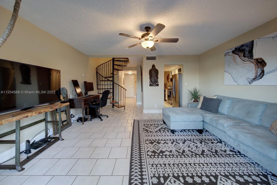 Recently Sold: $250,000 (2 beds, 1 baths, 1056 Square Feet)