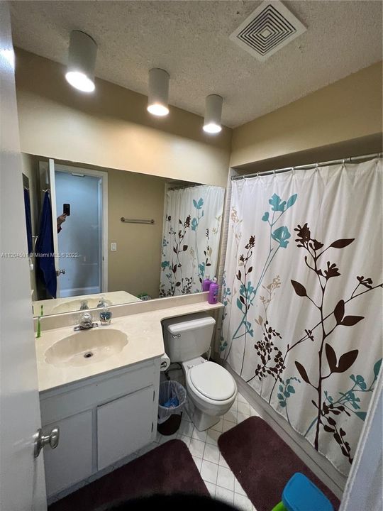 Recently Sold: $310,000 (2 beds, 2 baths, 991 Square Feet)