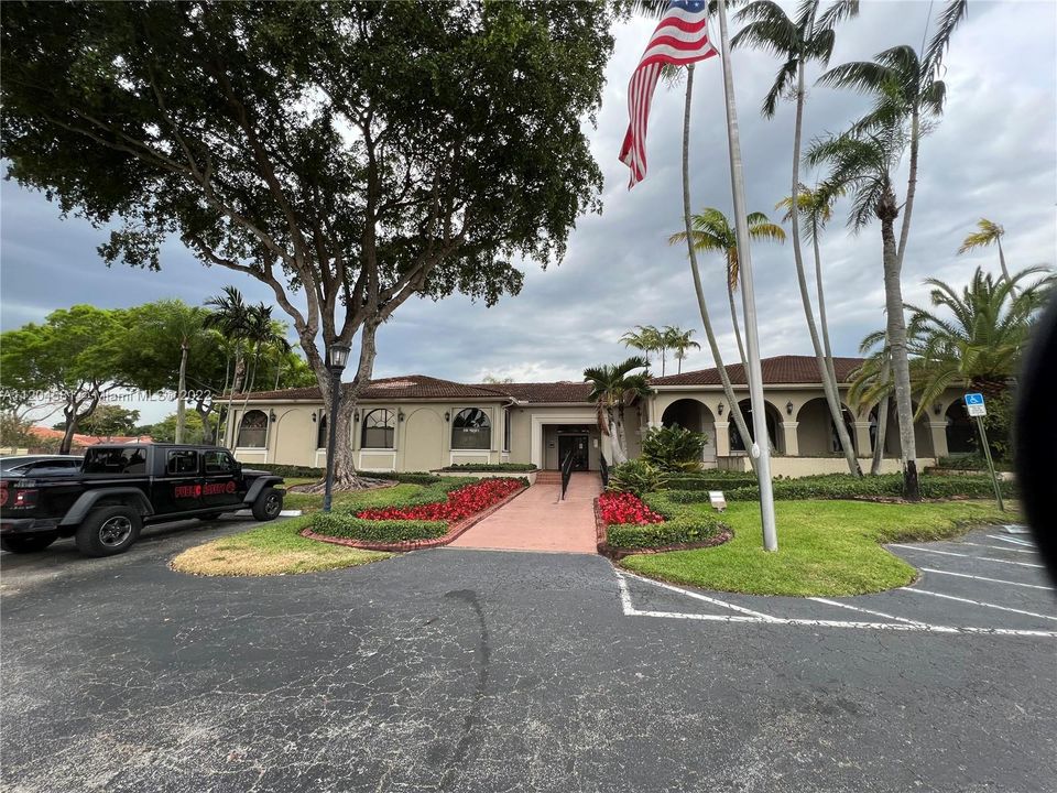 Recently Sold: $310,000 (2 beds, 2 baths, 991 Square Feet)