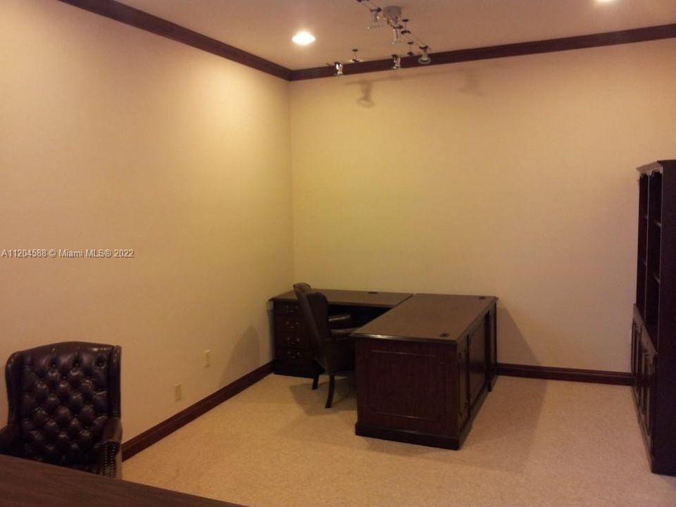 Recently Rented: $3,000 (0 beds, 0 baths, 0 Square Feet)